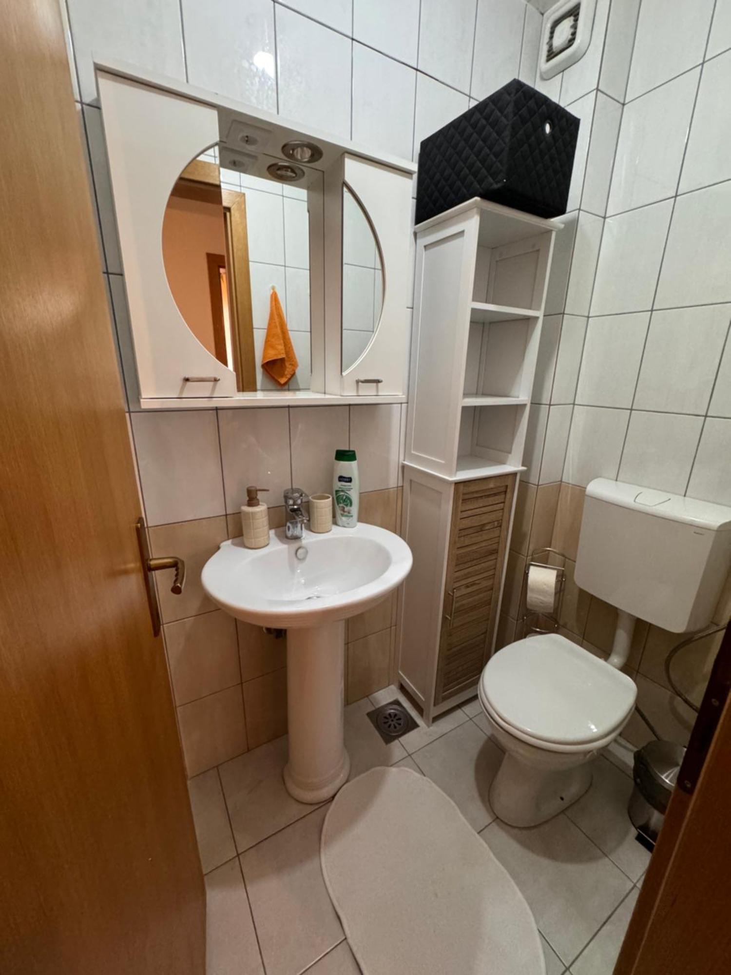 Big Spacious Apartment In Pej Center With Wi-Fi Peje Bagian luar foto