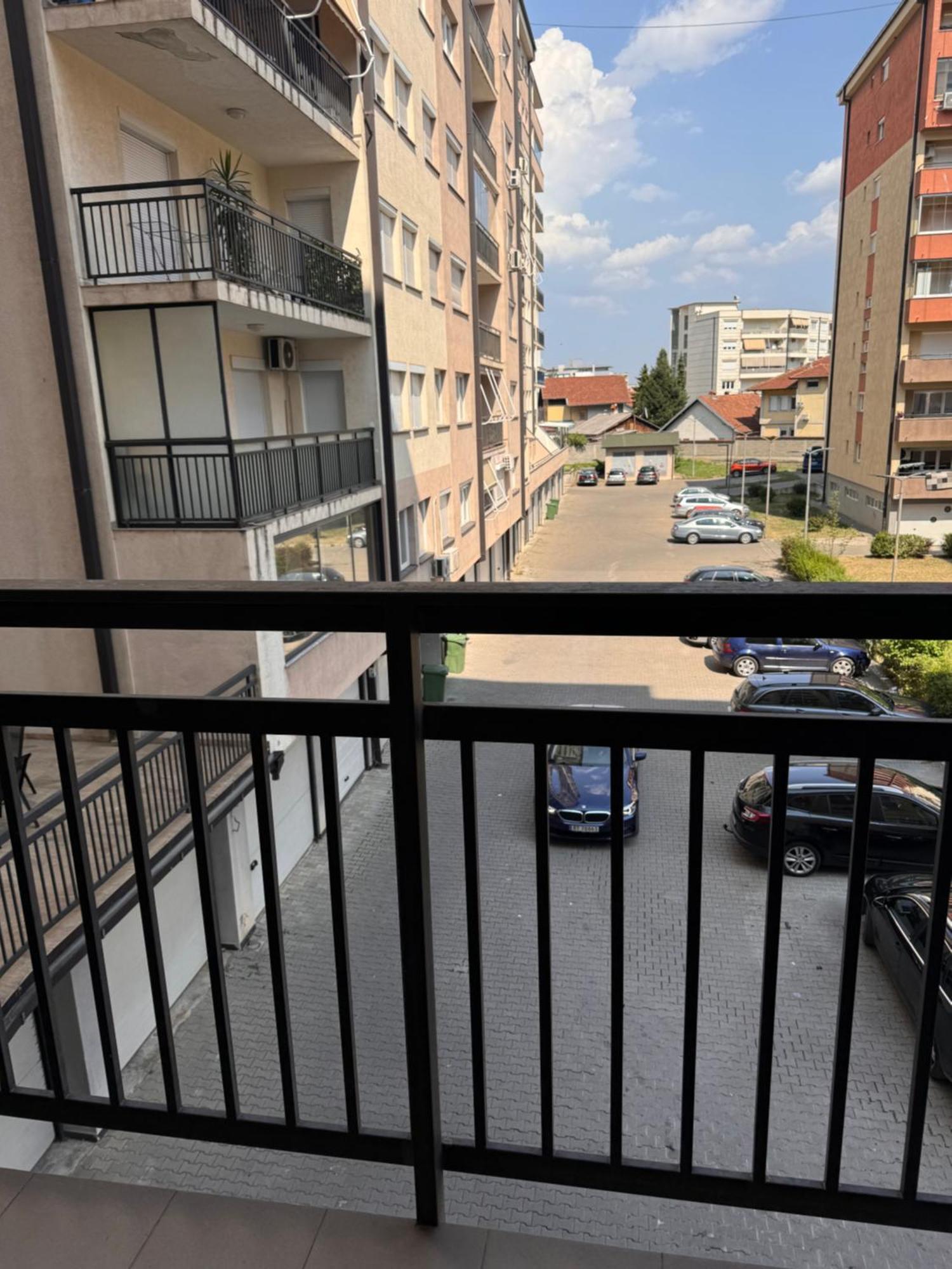 Big Spacious Apartment In Pej Center With Wi-Fi Peje Bagian luar foto