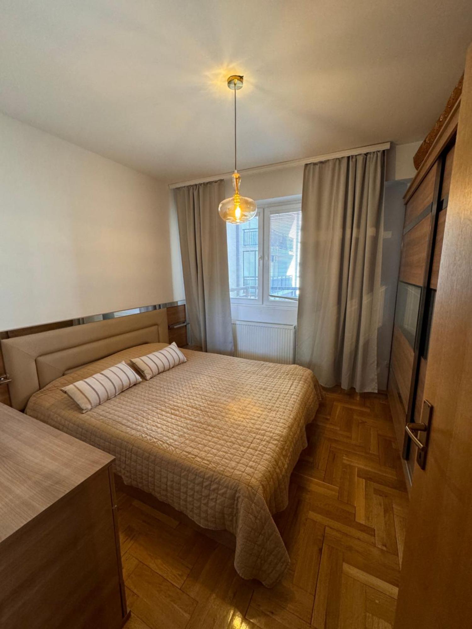 Big Spacious Apartment In Pej Center With Wi-Fi Peje Bagian luar foto